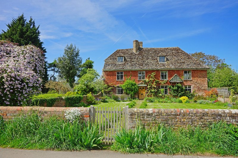 Cotswold country cottage.jpg